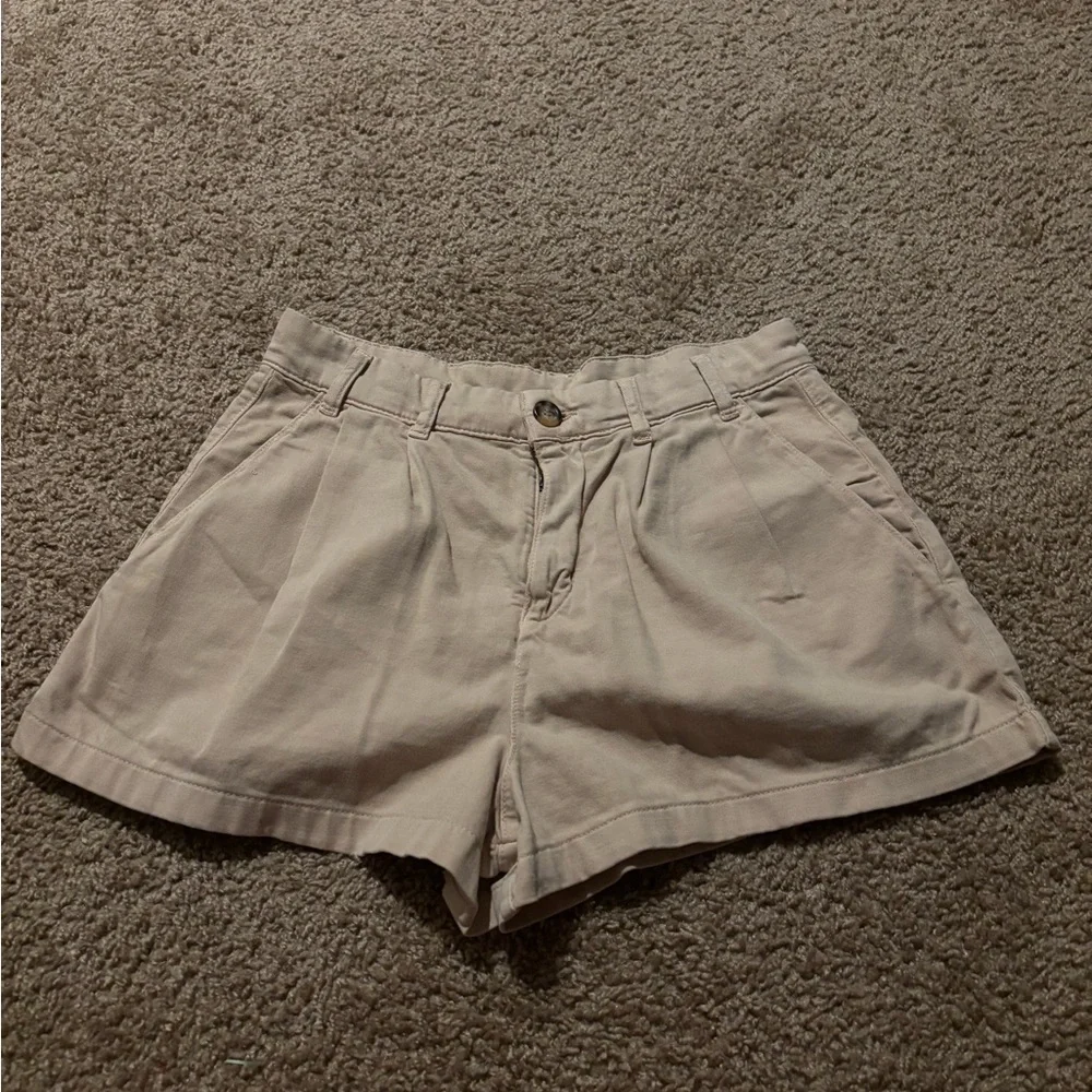 Free People Billy Pleated Chino Shorts in Almond Milk Khaki Size 2